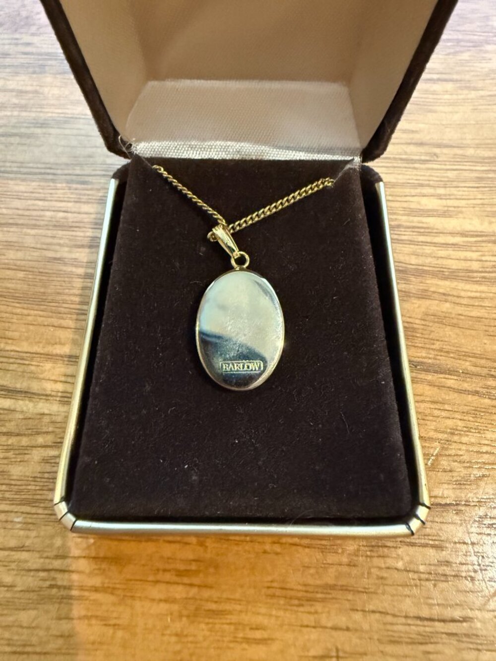 Vintage Barlow Scrimshaw Engraved Necklace with Box - Picture 2 of 4